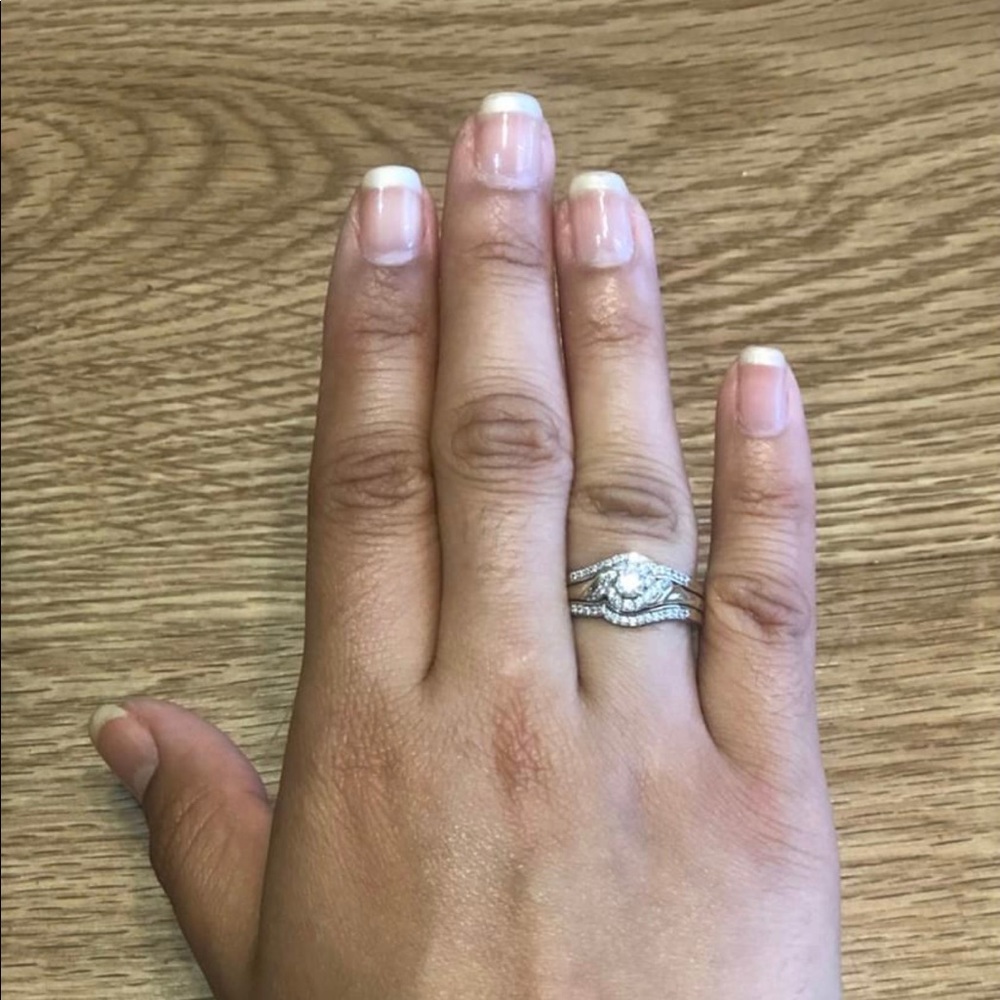10 K White Gold Ring